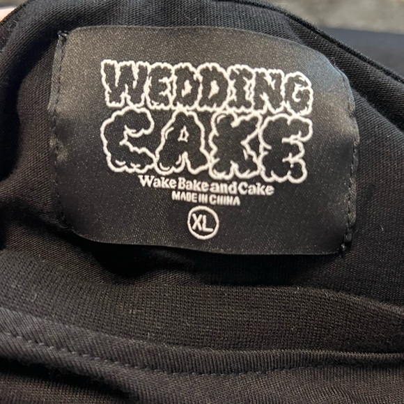 Men's Wedding Cake Strawberry Cake T-Shirt - Picture 7 of 10